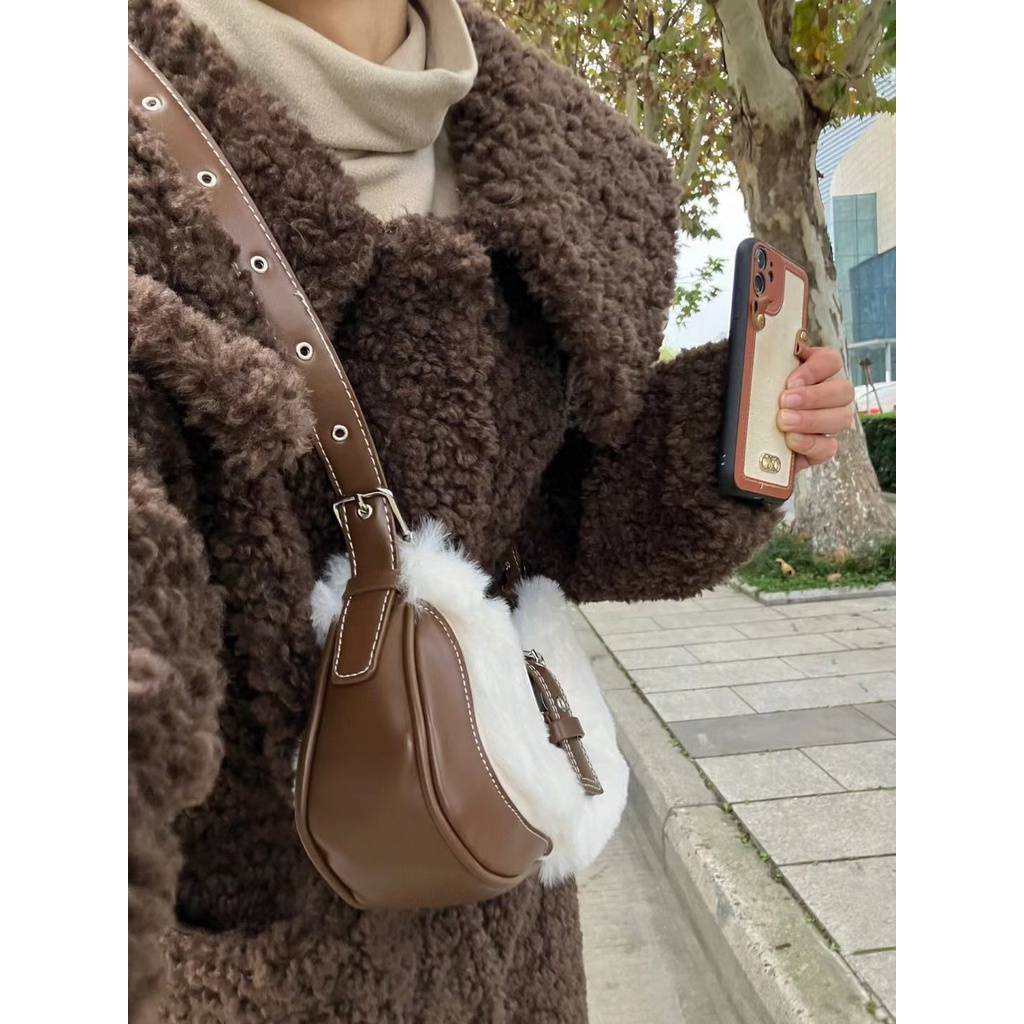 Red Ceruk Mewah Bahu Ketiak Tas Tas Bahu Berbulu Tas Y2k Manis Keren Gadis Tas Tangan Musim Dingin 2022 Baru