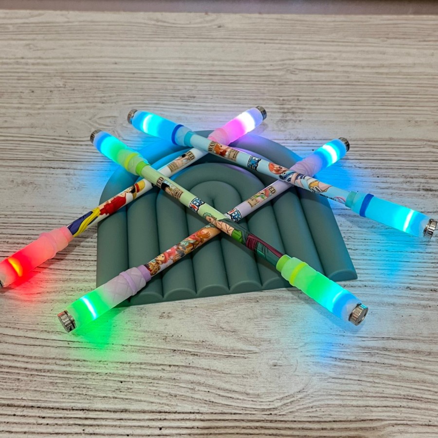 

PEN PUTAR LED ONE PIECE ADA LAMPU NYA TINTA HITAM TERMURAH PULPEN TONGKAT BISA NYALA KARAKTER ONEPIECE BOLPEN FANCY KEKINIAN FAVORIT ANAK BISA COD