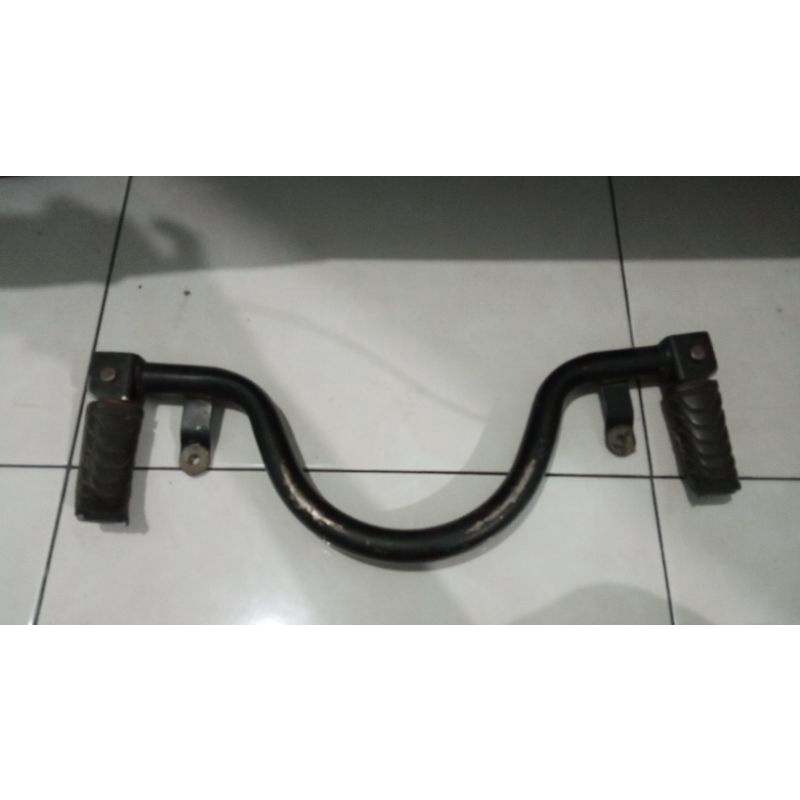 pijakan kaki beat