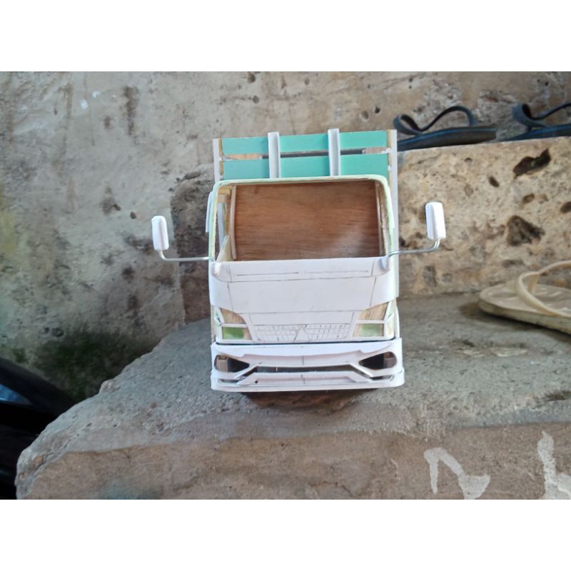 mentahan miniatur truk canter skala 16