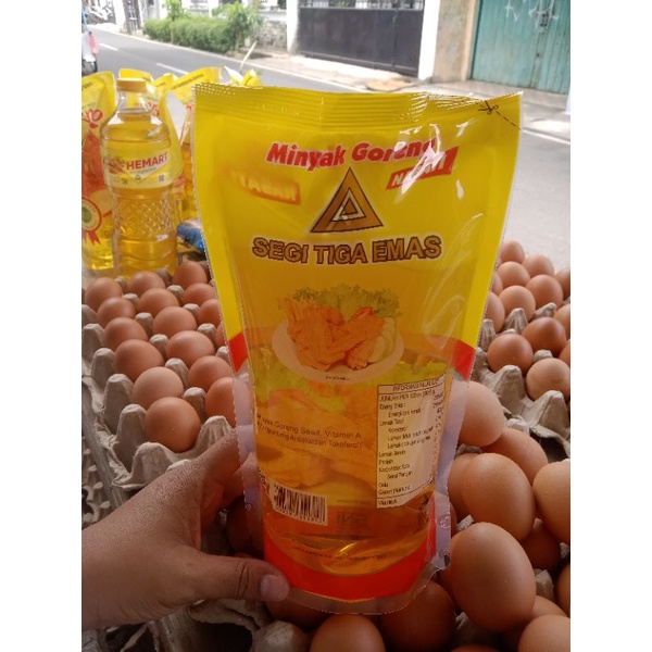 

MINYAK GORENG SEGI TIGA EMAS 1LITER