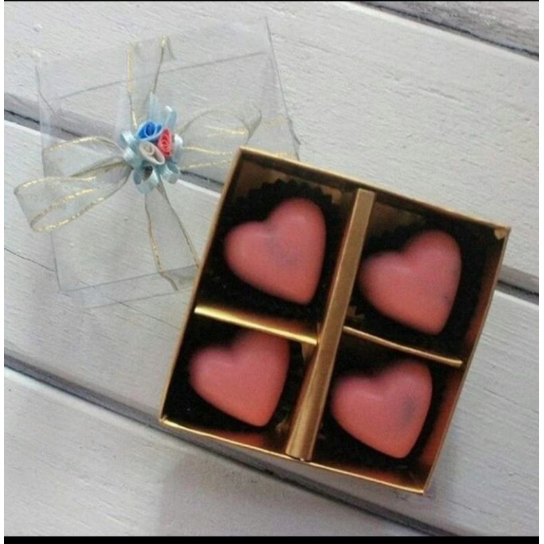 

cokelat praline love / sekat 4/isi 4