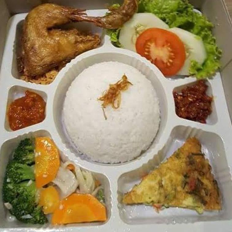 

Terbaru Nasi Box Paket Mewah Halal Higienis Murah dan Terjangkau