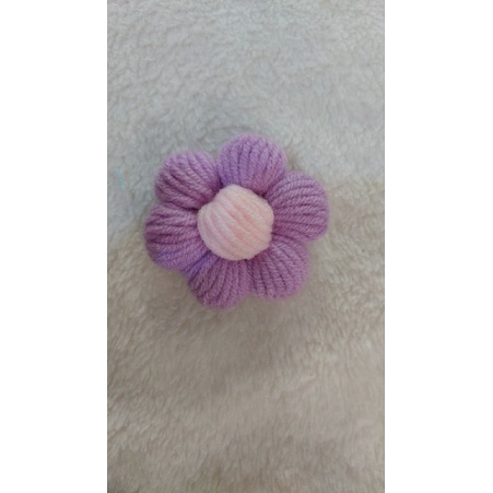 Aplikasi rajut bunga puff