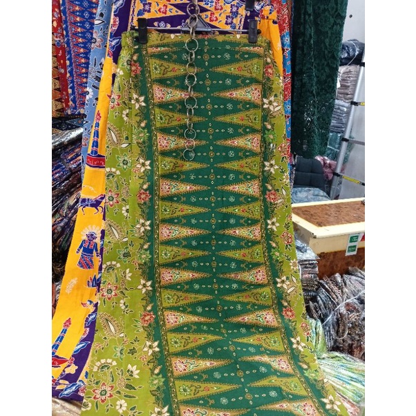 Rok batik betawi//rok span batik betawi//rok betawi jumbo//span batik ondel2//rok batik guru//rok batik pegawai