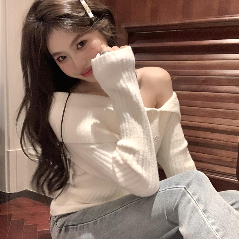 Red Sweater satu bahu biru muda gaya Hong Kong wanita musim gugur dan musim dingin garis lembut slim-fit short single-breasted bottoming shirt off-shoulder top