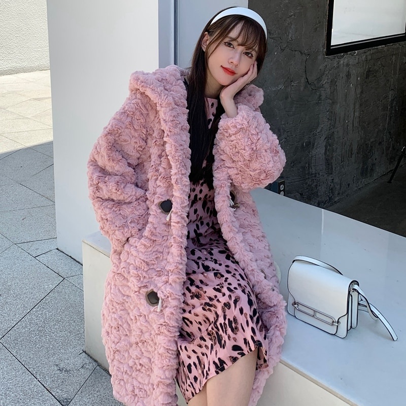Mantel Bulu Kelinci Rex Berkerudung Pertengahan Panjang Baru Musim Dingin Pakaian Luar Bulu Imitasi Tebal Lengan Panjang Kasual Wanita Aprikot Merah Muda