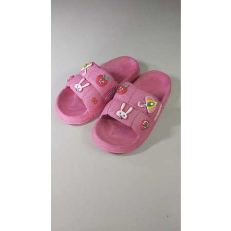 Sandal Karet Wanita Q-66 Label Karakter Kawai Anti Slip Empuk