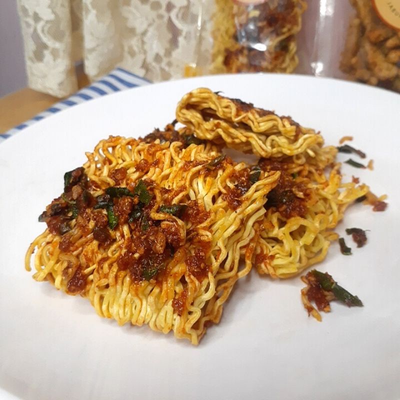 

mie kremes/mie chili pedas daun jeruk