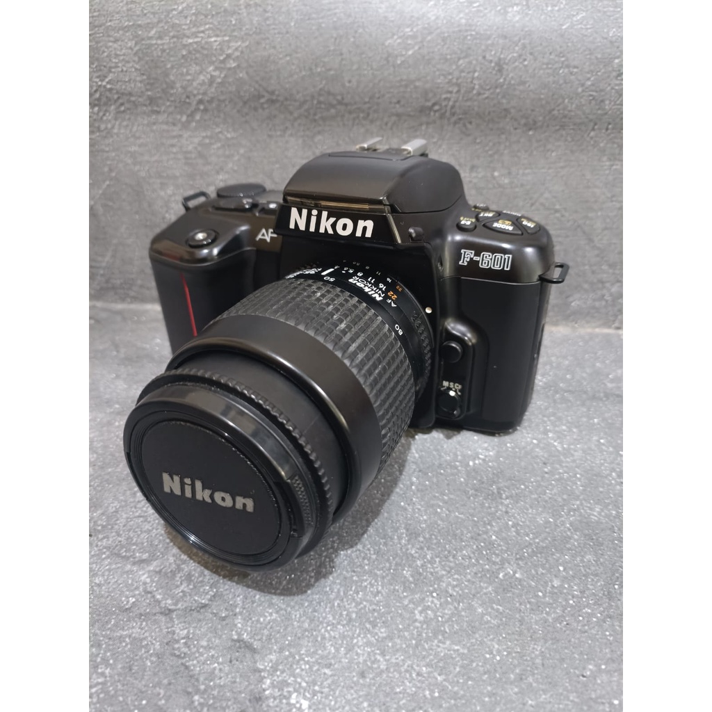 Kamera SLR Analog Nikon F-601 aka Nikon F 601 F601 plus Lensa Nikon 35 80mm kolektor vintage