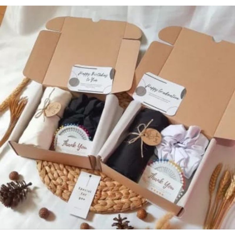 

Hampers Hijab Gift Box Birthday Pernikahan