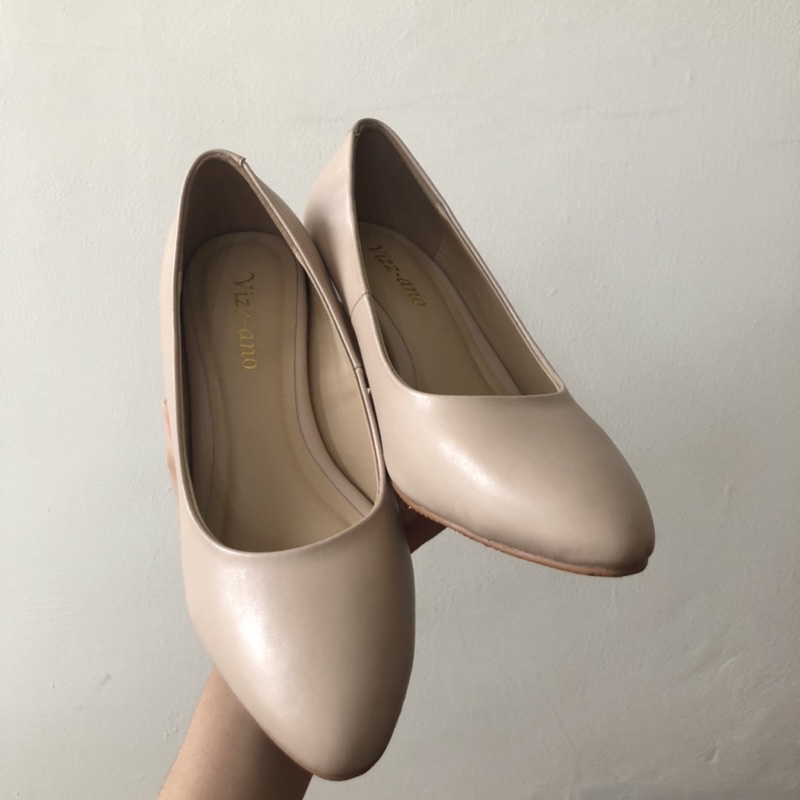 Preloved Low Heels Vizzano Beige