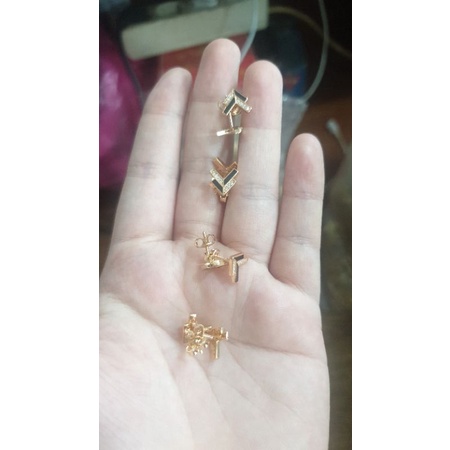 giwang anting tusuk stud tanda panah hitam putih simple emas asli 375 8k