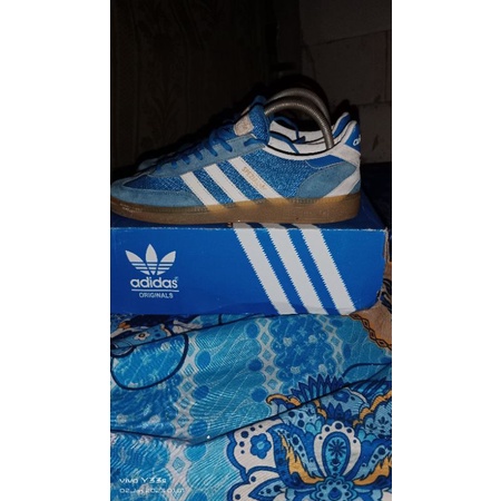 sepatu spezial Scotland