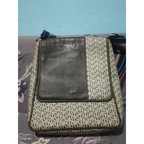 Louis Quartoze sling bag