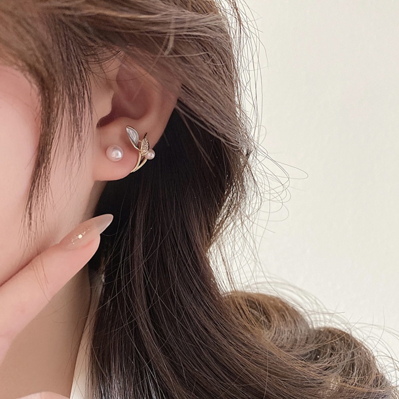 Anting Tusuk Motif Daun Hias Mutiara Imitasi Ala Korea Removable Untuk Wanita