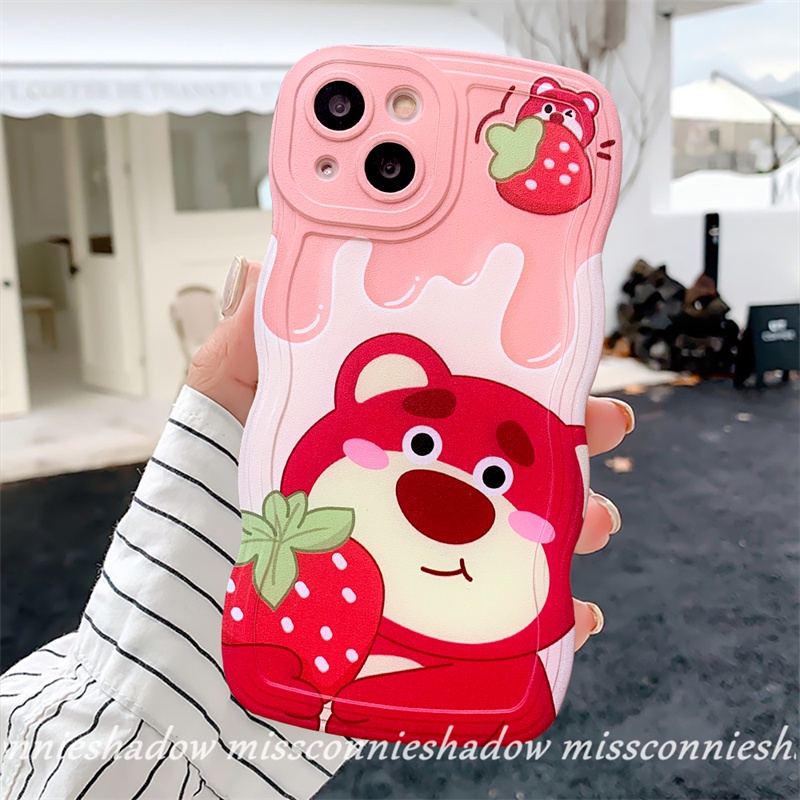 Soft Case Kompatibel Untuk iPhone 7Plus 8Plus XR 6.6s 7 8 Plus 11 Pro MAX 14 Plus 12 13 14 Pro MAX X XS MAX SE 2020 Kartun Manyo Strawberry Bear Cute Winnie The Pooh Wavy Edge Cover