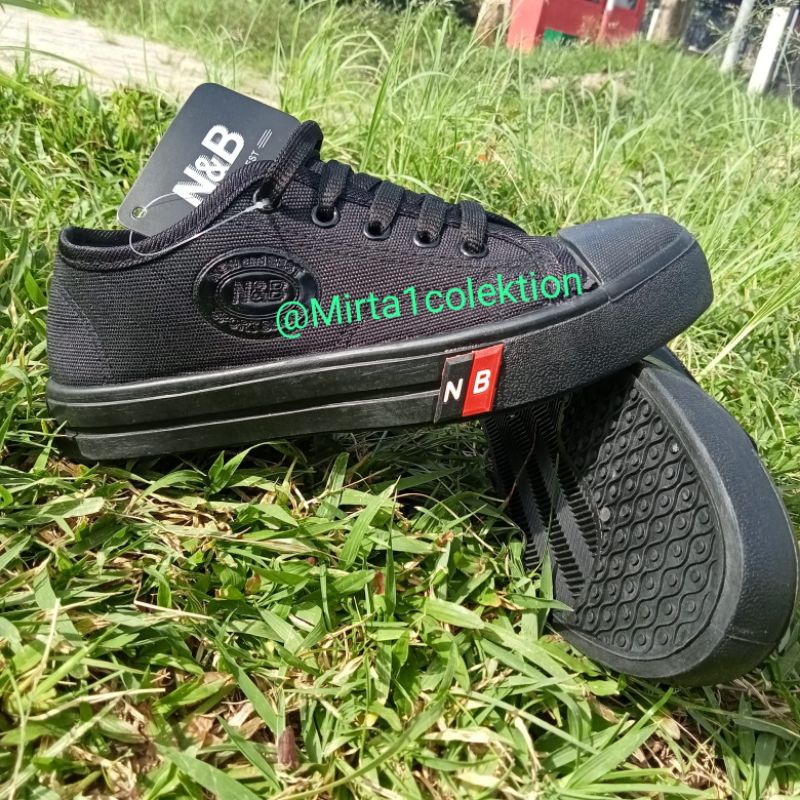sepatu sekolah dan pramuka N,B hitam polos tali pria dan wanita TK, SD, SMP, SMA awet murah dan bergaya
