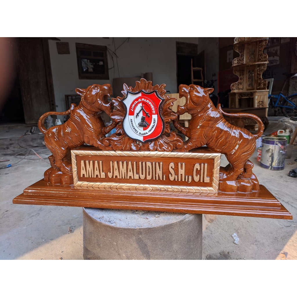 PAPAN NAMA / PAPAN NAMA KAYU UKIR / PAPAN NAMA MEJA KERJA UKIR KAYU JATI