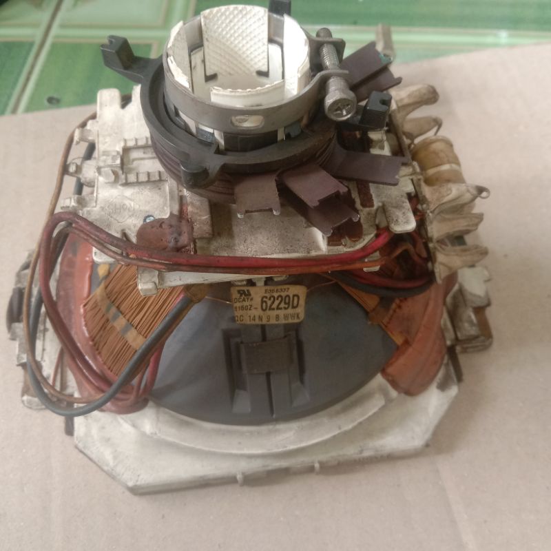 ANEKA YOKE TV SLIM 21 IN