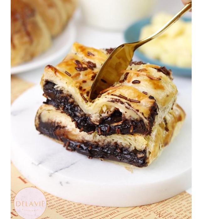 

✶ Choco cheese puff /choco cheese banana melted puff pastry (delavie patisserie) ☀