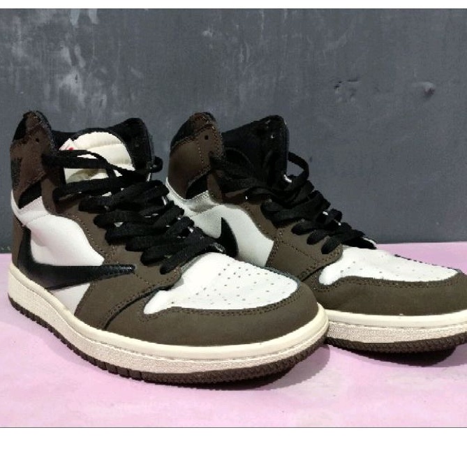 Nike Air Jordan 1 Retro High Travis Scott