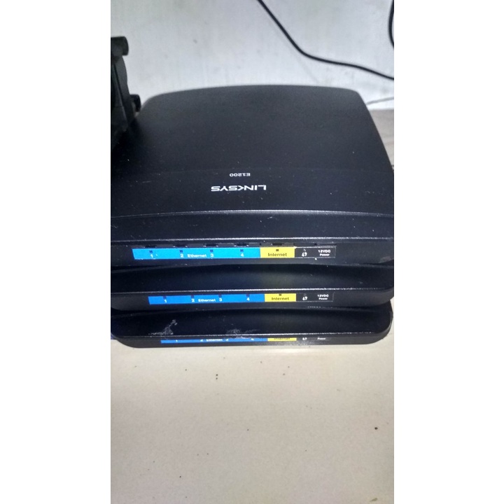 Router Linksys E1200 + Adaptor