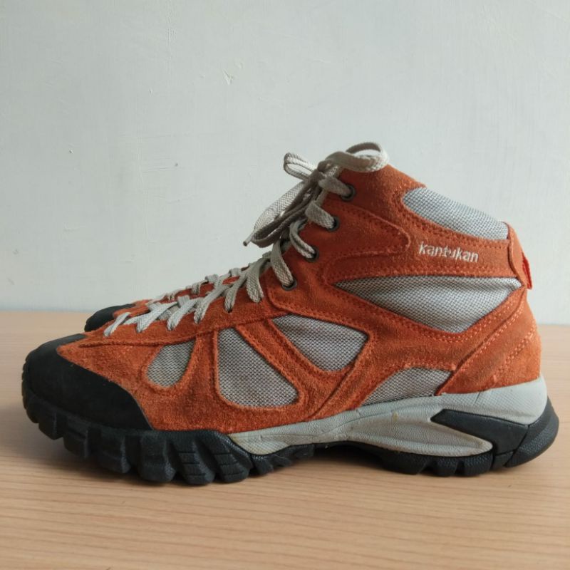 Sepatu outdoor Kantukan