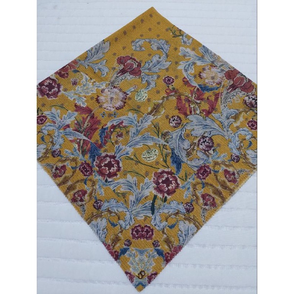 Preloved buttonscarves...royale series, yellow