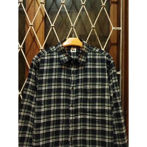kemeja kasual soft flannel uniqlo second original L