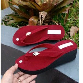 Sendal Hak Tinggi Beludru / Sendal Wedges Wanita / Sendal Jepit Wanita / Sendal Cewek / Sandal Spon (Prada Merak)