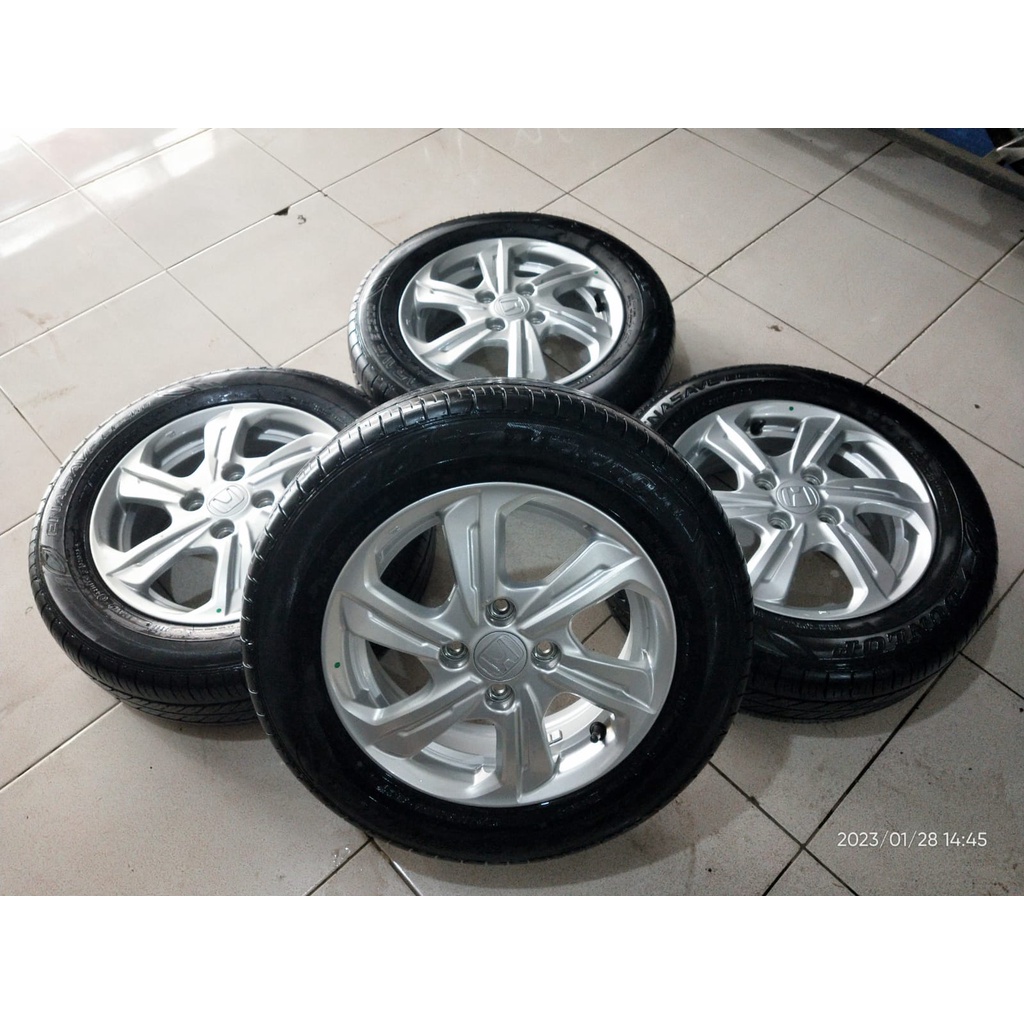 Pelek Bekas Copotan Honda Brio E R14 Lebar 5 Inch Pcd 4 x 100 Et 50 Warna Silver Plush Ban Dunlop 17