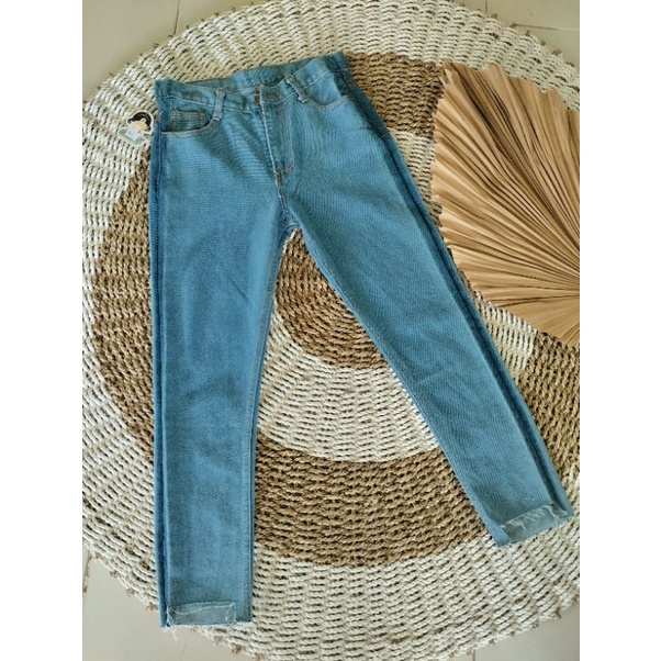 jeans / Boyfriend / Jeans Boyfriend / Boyfriend kekinian / Boyfriend keren / Boyfriend sobek