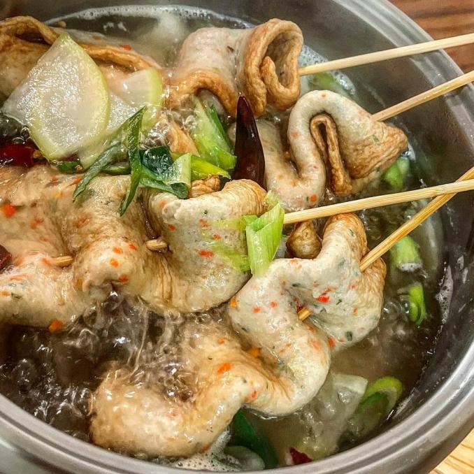 

ODEN / ODENG / EOMUK / KOREAN FISHCAKE IMPORT 200G 4PC TANPA BUMBU