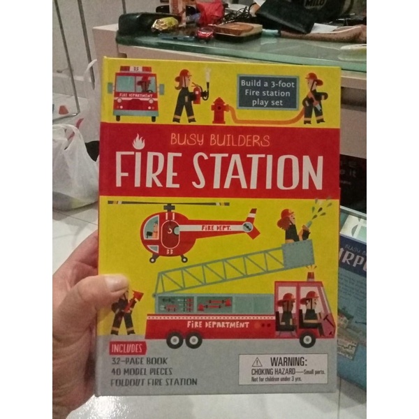 boxset diorama dan buku busy builders fire station