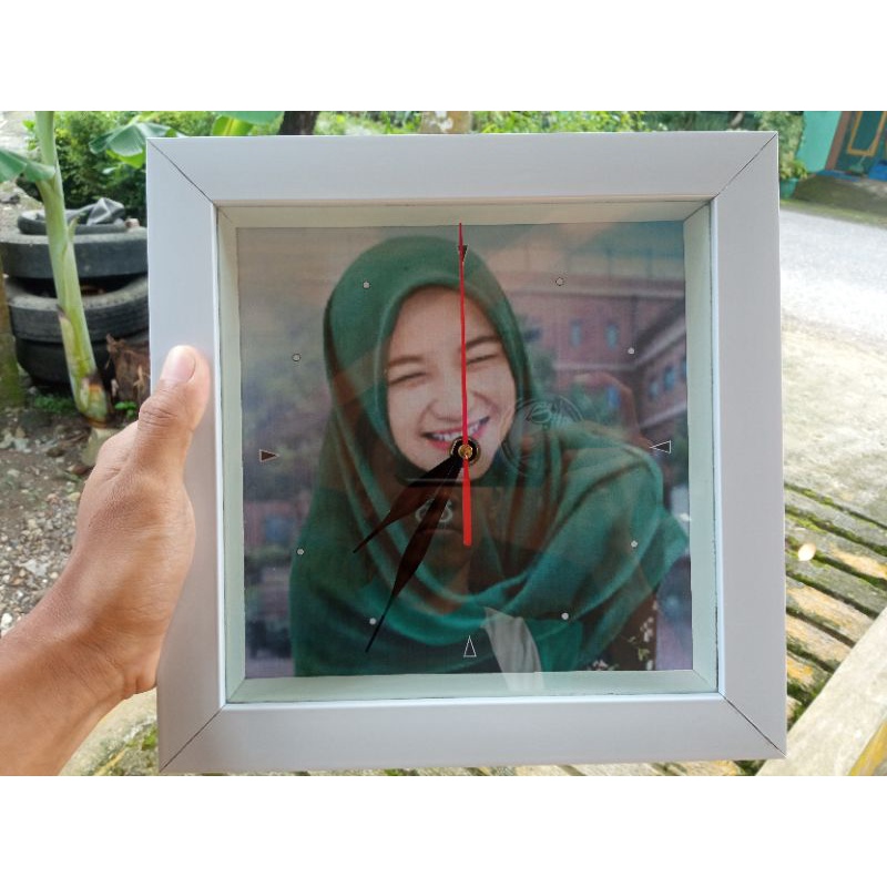 

KADO ULANG TAHUN JAM DINDING CUSTOM FOTO UNIK AESTHETIC