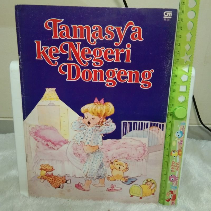 Buku cerita anak langka TAMASYA KE NEGERI DONGENG Barbara Hayes & Mary Brooks