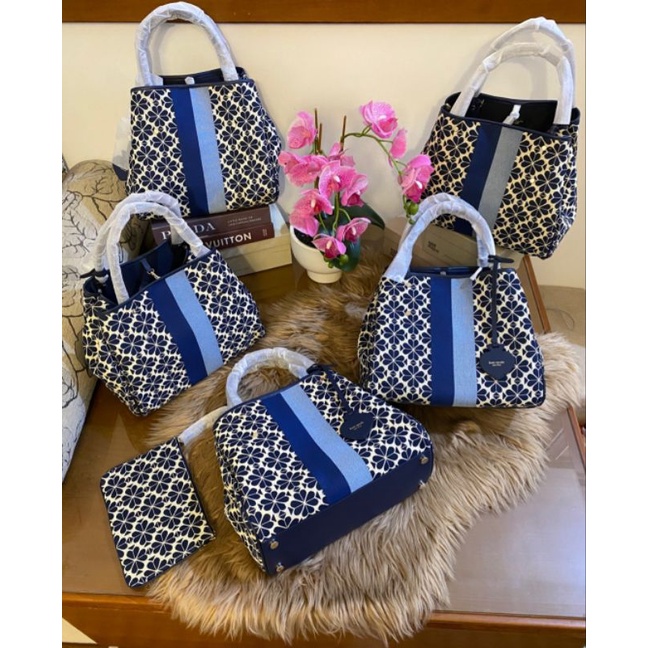 Tas wanita flower jacquard stripe everything medium tote.