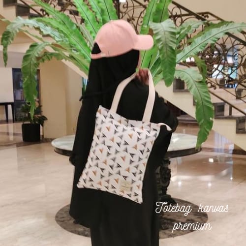 Tas Tote Bag Aesthetic Resleting Kuliah Wanita Kekinian bahan kanvas Polos dan Canvas motif bisa custom sablon untuk seminar souvenir gift dll