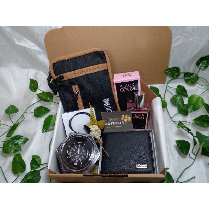 

Gift box Cowok Keren - Kado/hadiah yang cocok diberikan kepada pasangan/kerabat/teman laki-laki dihari jadian, wedding, ulang tahun dll