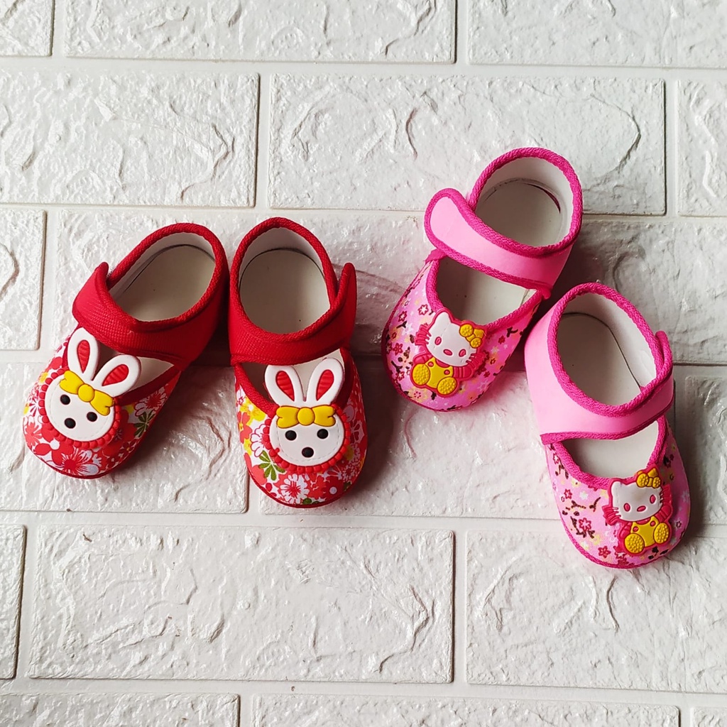 Sepatu bayi perempuan / girl slip - on