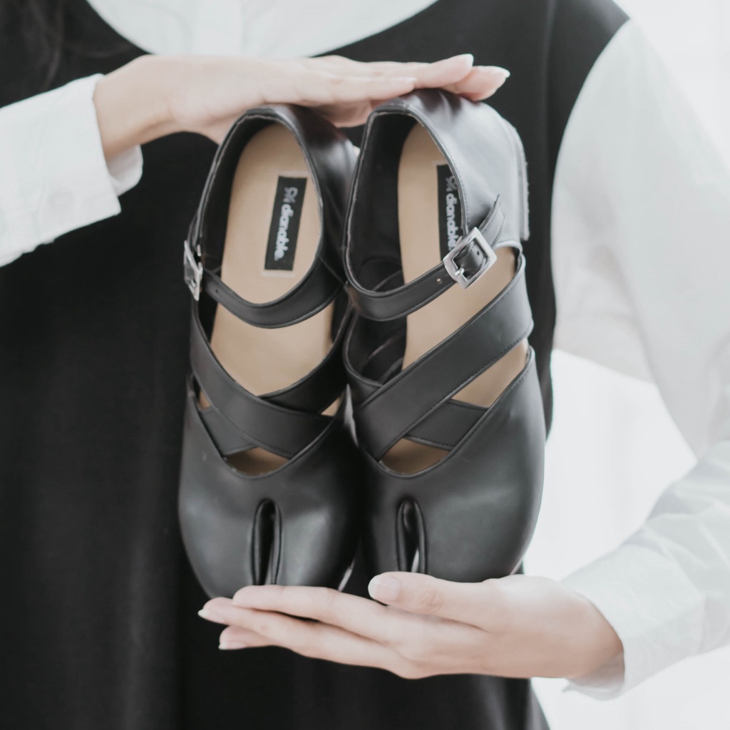 Mauren Tabi Flat Shoes (Black - Teracota)