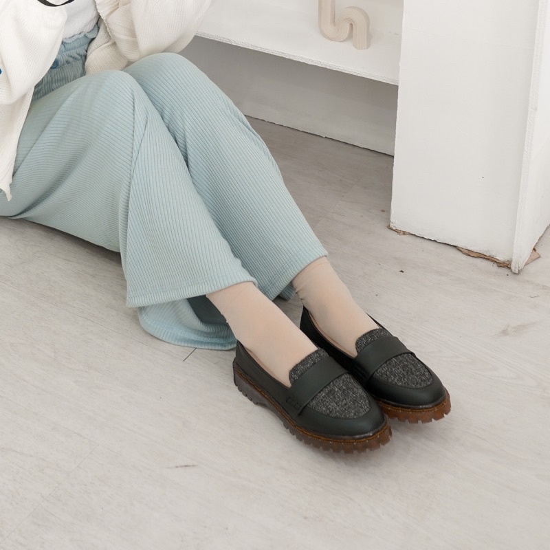 GRETA - Sepatu wanita / Loafers wanita/ Docmart wanita