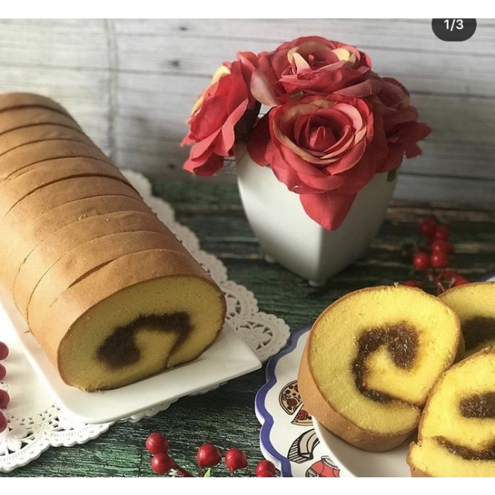 

Past Nita Pastry Pineapple Roll Cake / 1 Roll