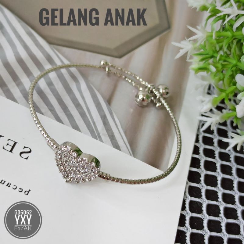 Gelang Anak Yaxiya Love Zircon Silver G06062