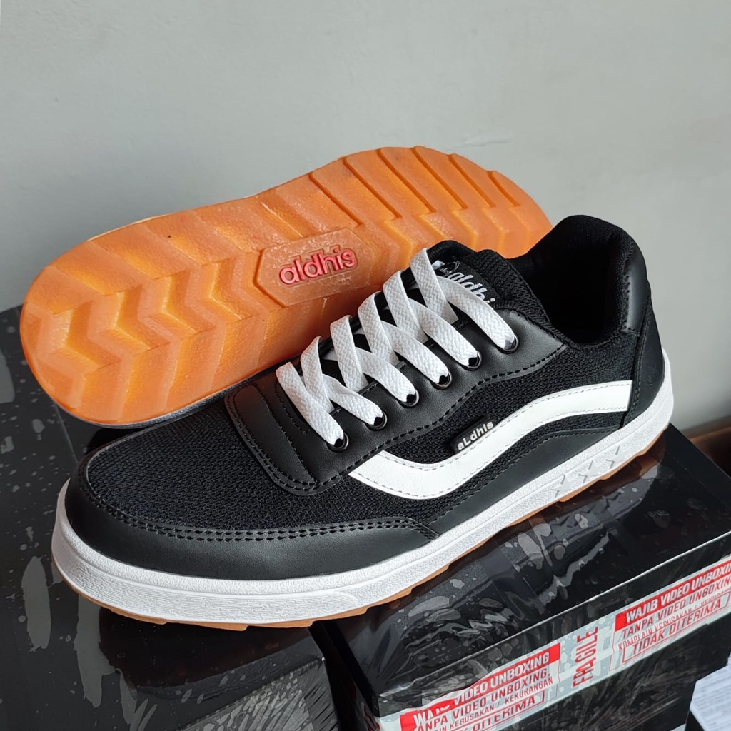 Sepatu Sneakers Pria Aldhis C012 Original Kets Casual Putih Polos