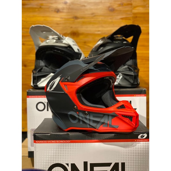 HELM TRAIL HELM TRABAS, ONEAL SERIES 5 POLYACRYLITE SQUADRON V22