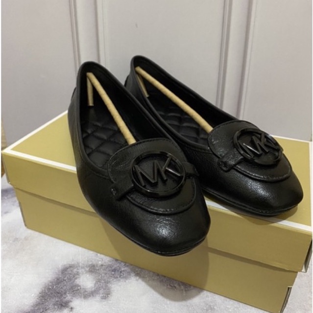 MK FLAT SHOES LILLIE MOCCASIN LIKE NEW - SEPATU MK MICHAEL KORS 100% ORIGINAL