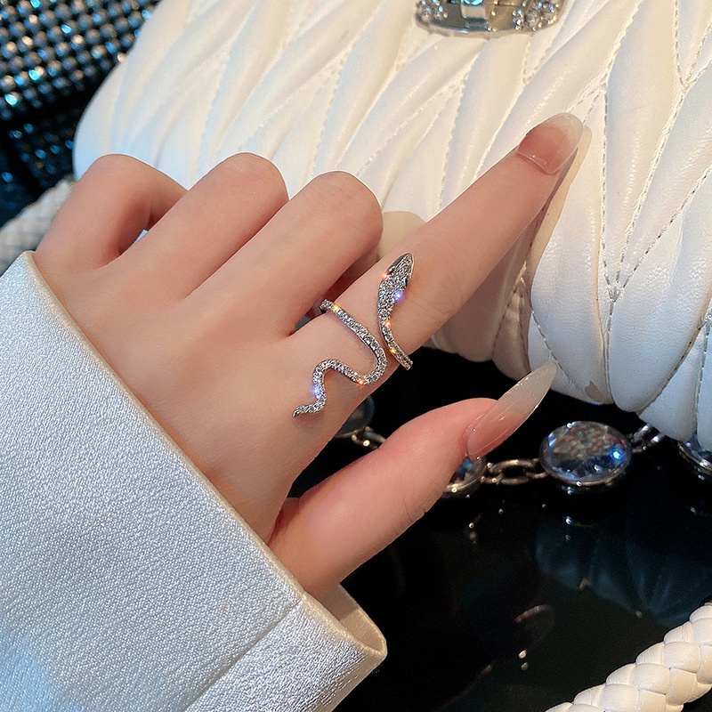 Hot Sale Sparkling Inset Zirkon Berliku Cincin Ular Untuk Wanita Chic Fashion Bersama Jari Shinign Cincin Perhiasan Hadiah Pesta