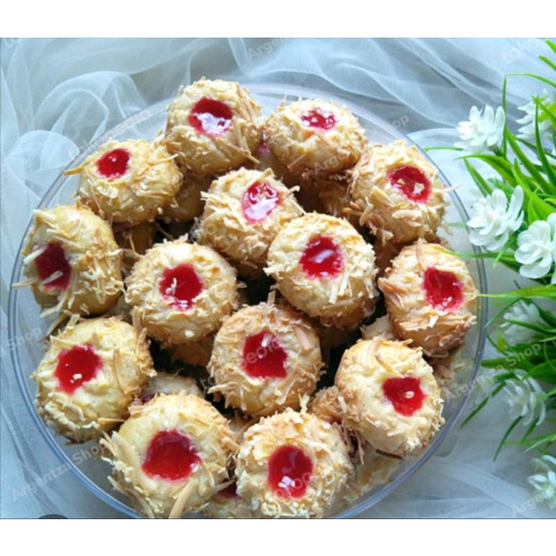 

KUE KERING THUMRIND STRAWBERRY LUMER LEMBUT 500 GRAM